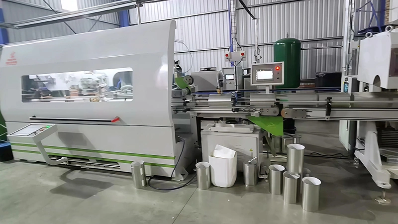 Modernización del sistema de transporte y paletizado en una línea de latas de bebidas