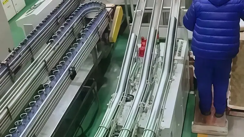 Alimentador automático de tapas de lata con desembalaje manual