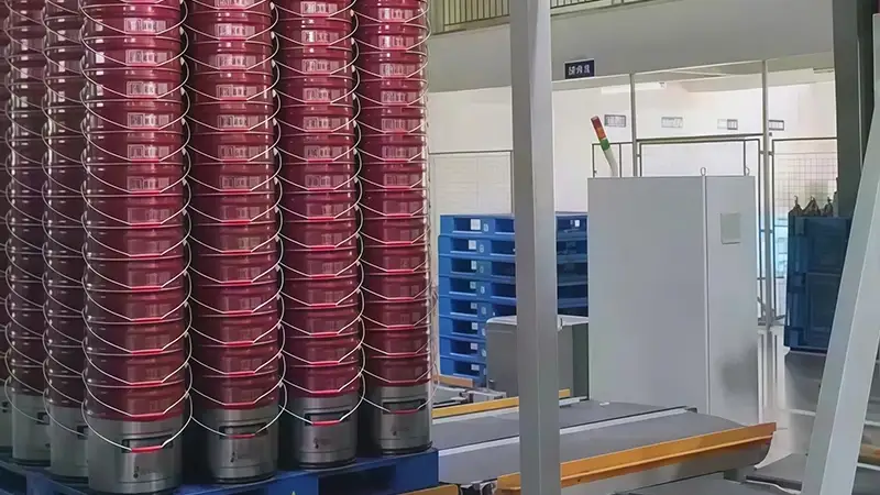 Robot paletizador para operaciones de manipulación de latas de hojalata
