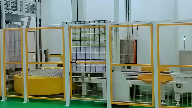 Envolvedora automática de palets en línea con plataforma giratoria